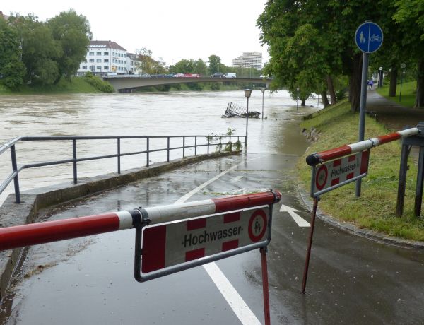DLRG Wasserretter im Hochwassereinsatz